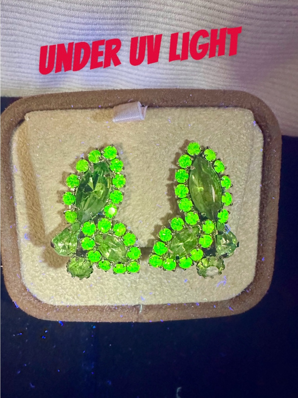 Vtg: Green Rhinestone (URANIUM) Clip on Earrings